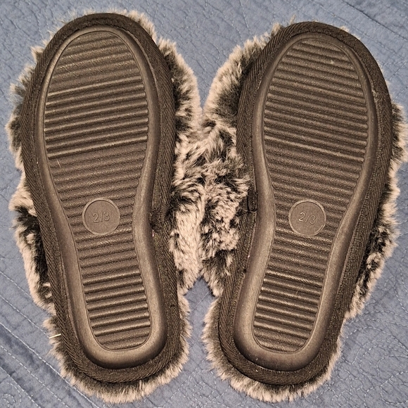 Lipsy Grey Cross Strap Faux Fur Slippers - Picture 3 of 3